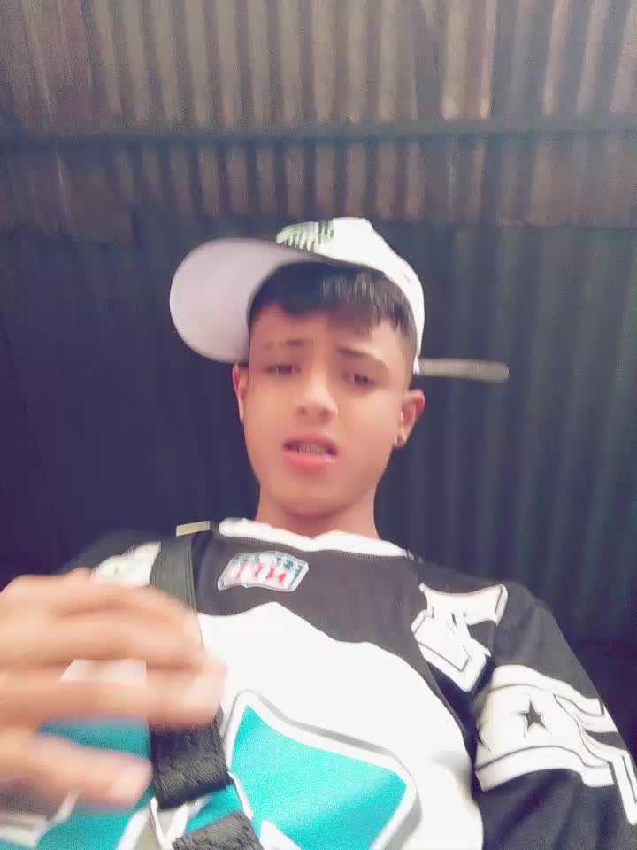 @🦍