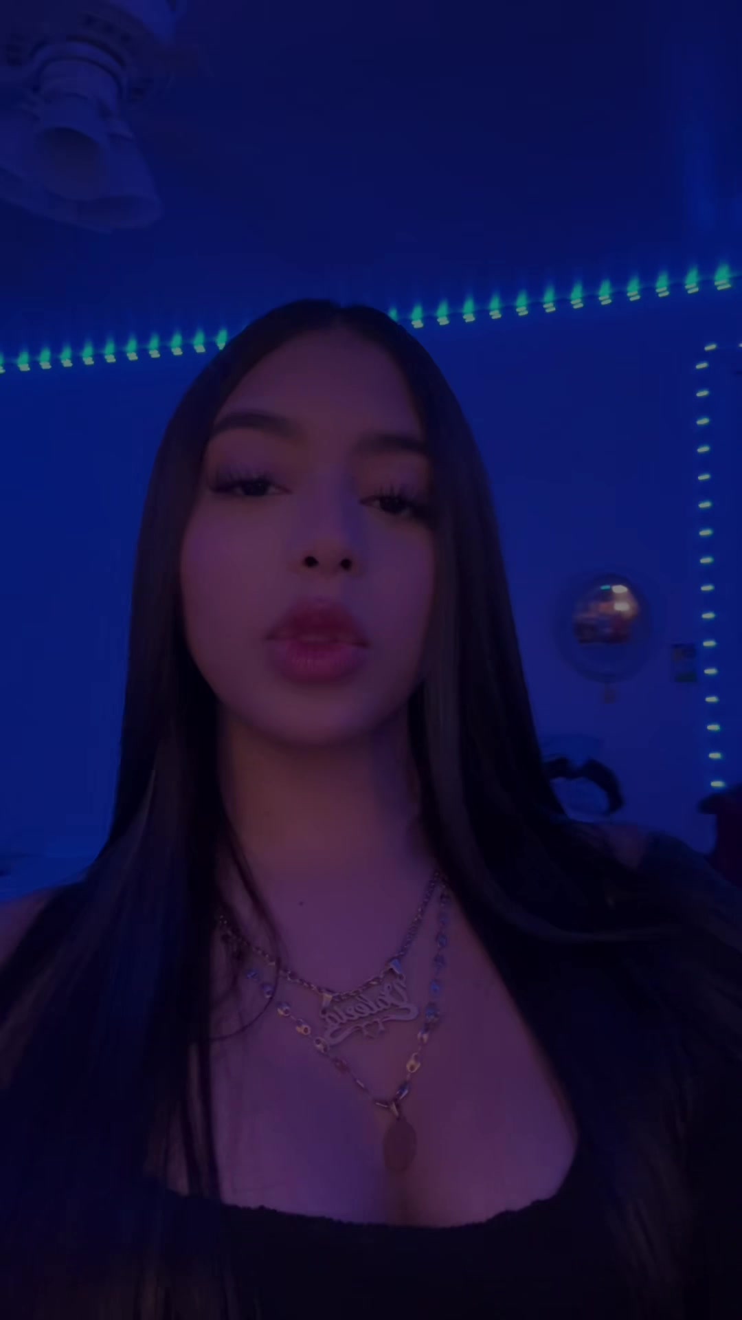 @VALERIA🦦