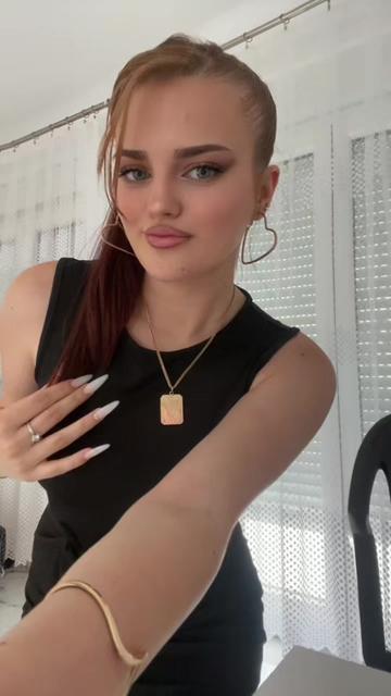 @lorelazukaj