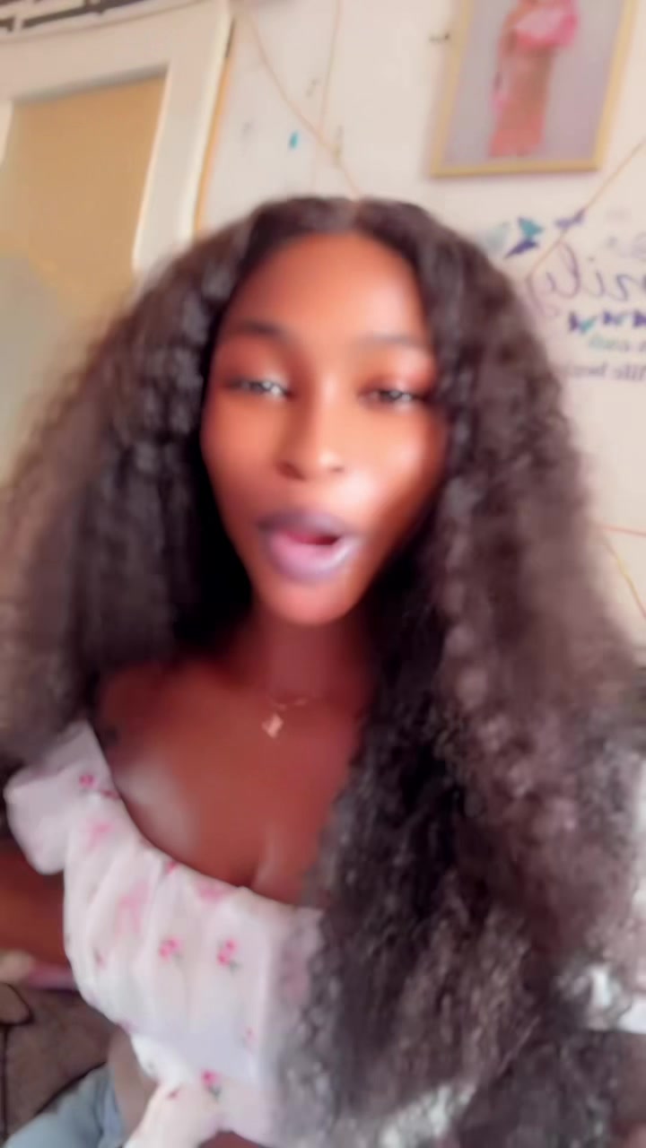@officiallyElla38
