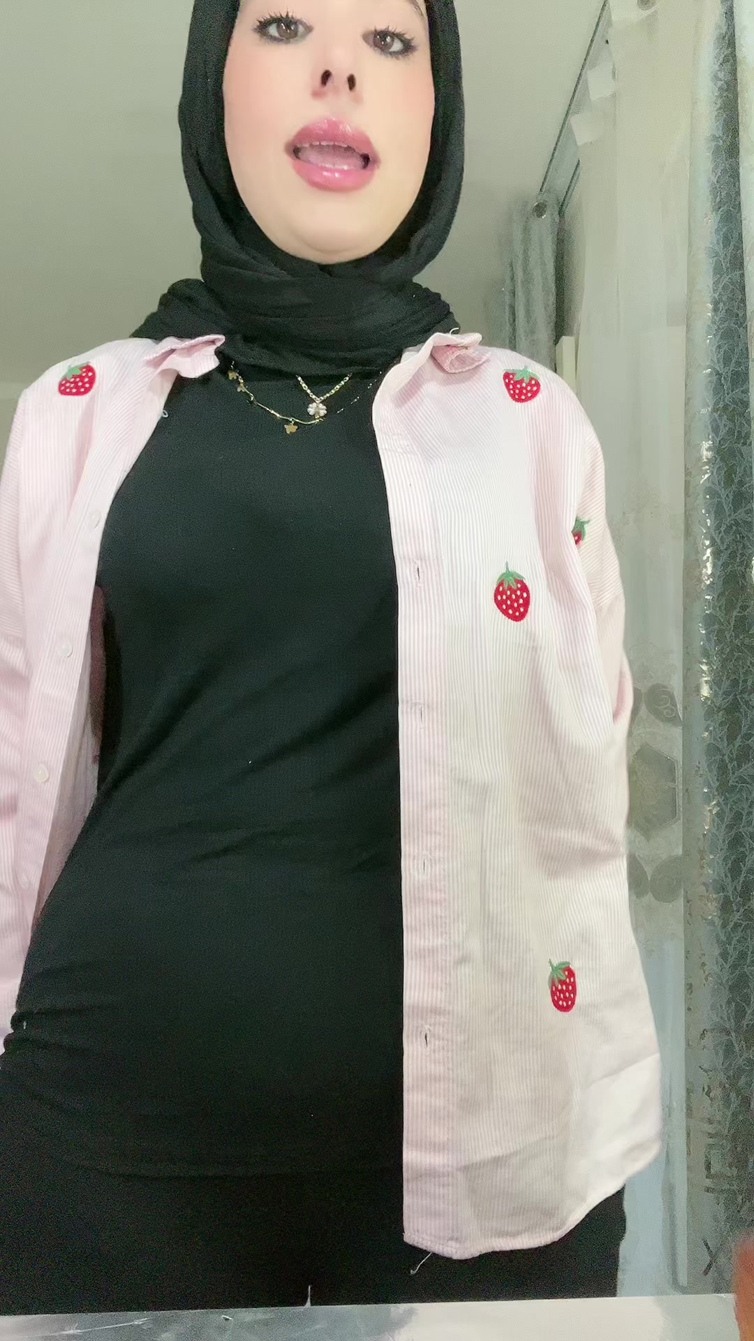 @بثينة شيبان Bouthaina Chibane