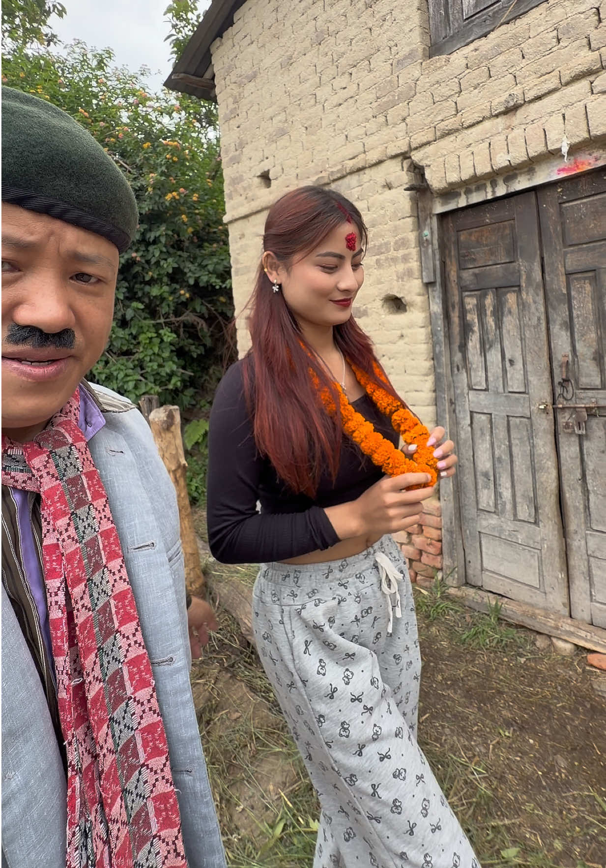 @𝐁𝐢𝐧𝐨𝐝 𝐑𝐚𝐢 गलबन्दी