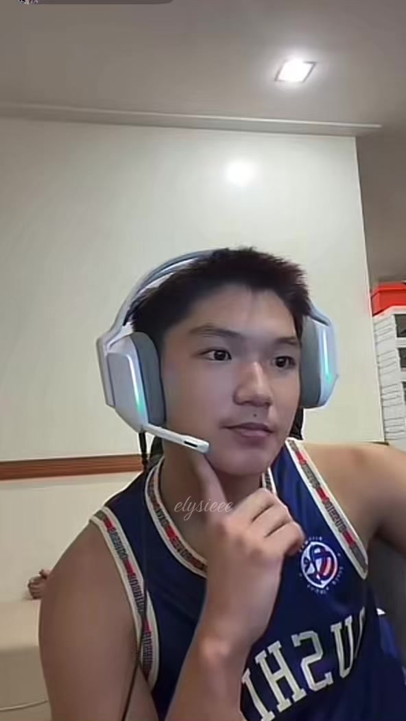 @elysieee