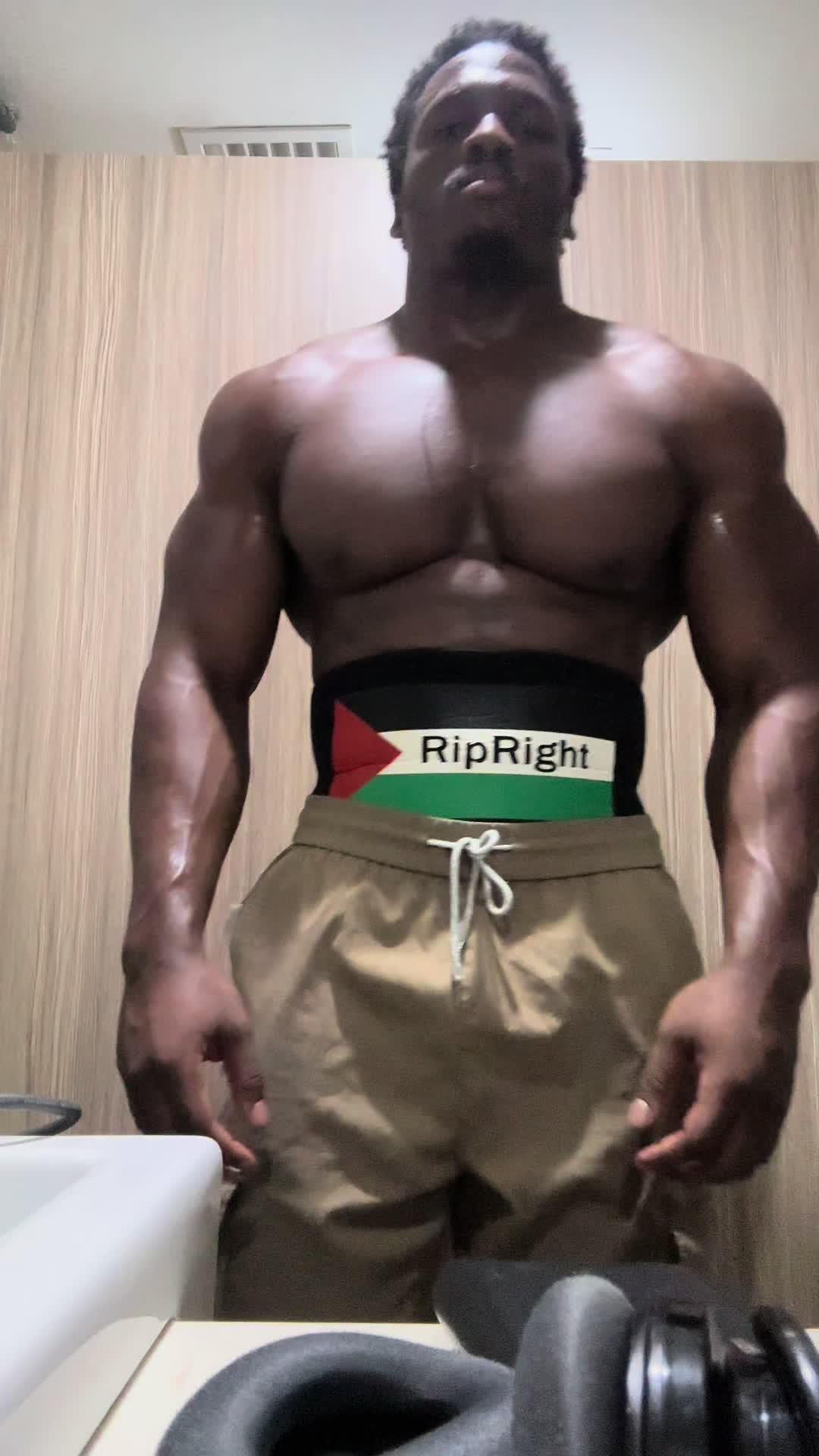 @Muscleboii