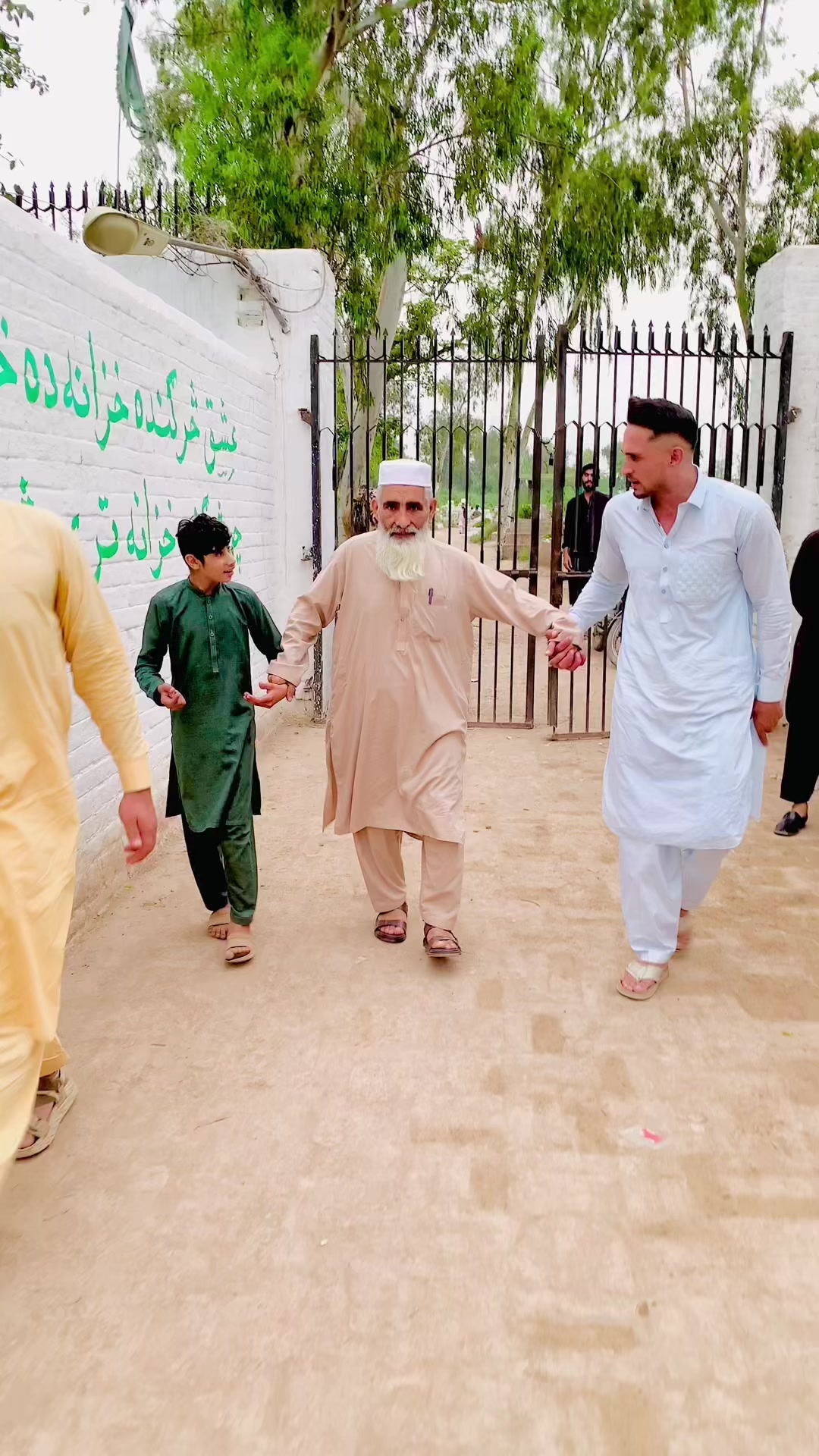 @khursheed sofyan
