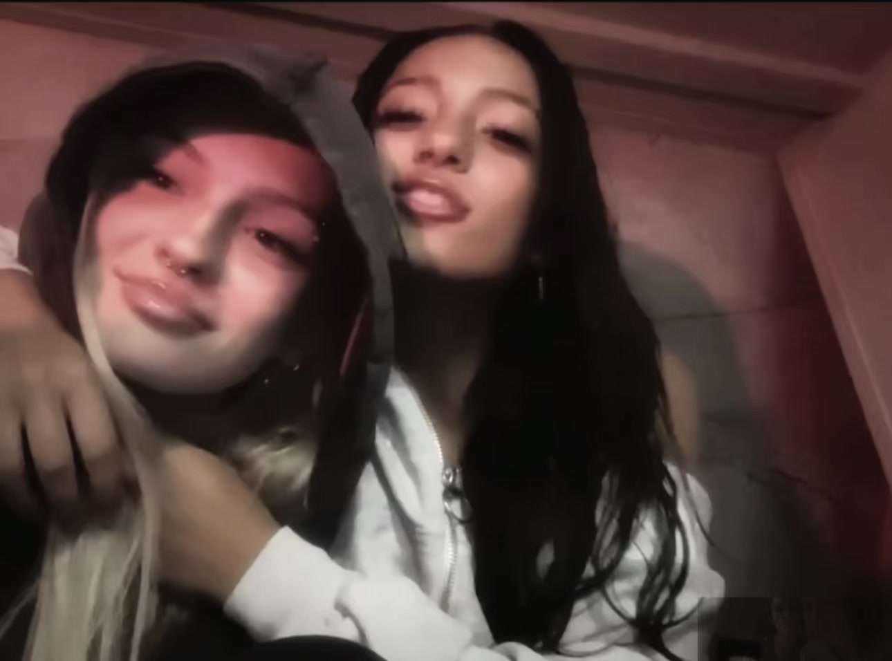 @izzyandalanna.archive