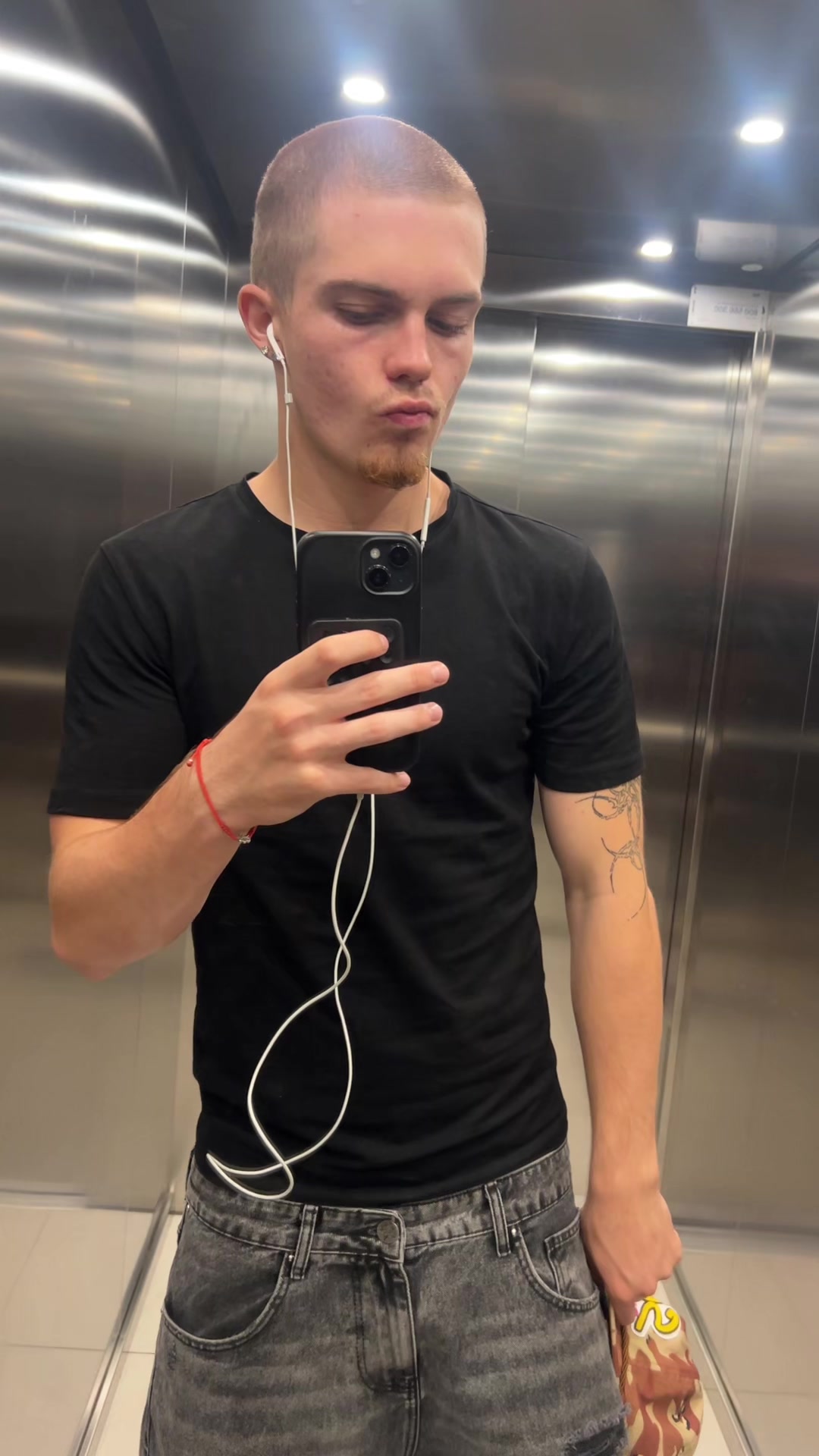 @Sqwimeee