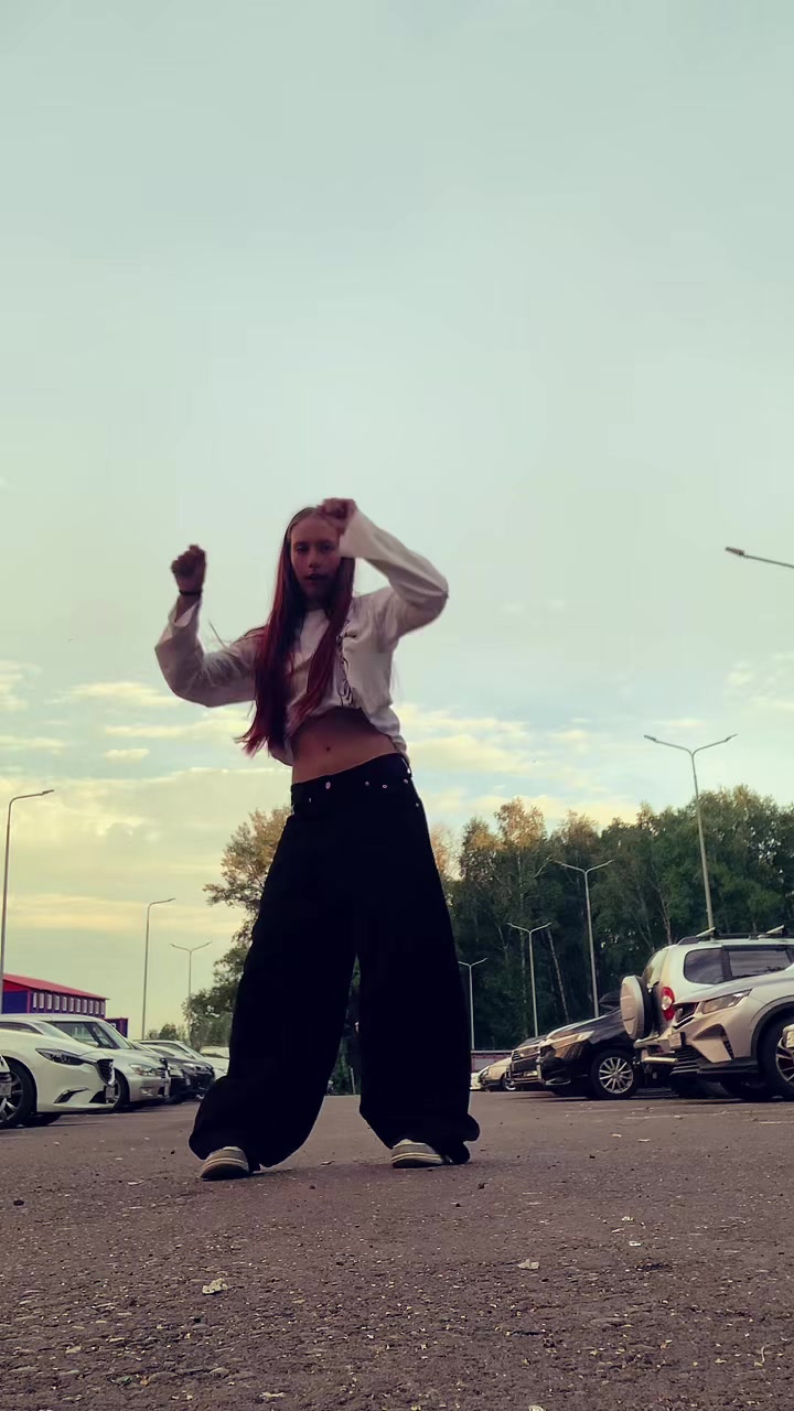 @чернаяяя👀