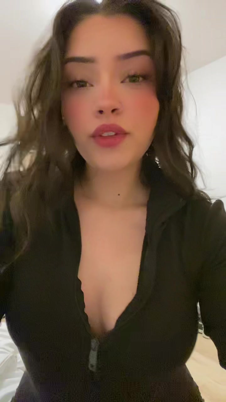 @whosari21
