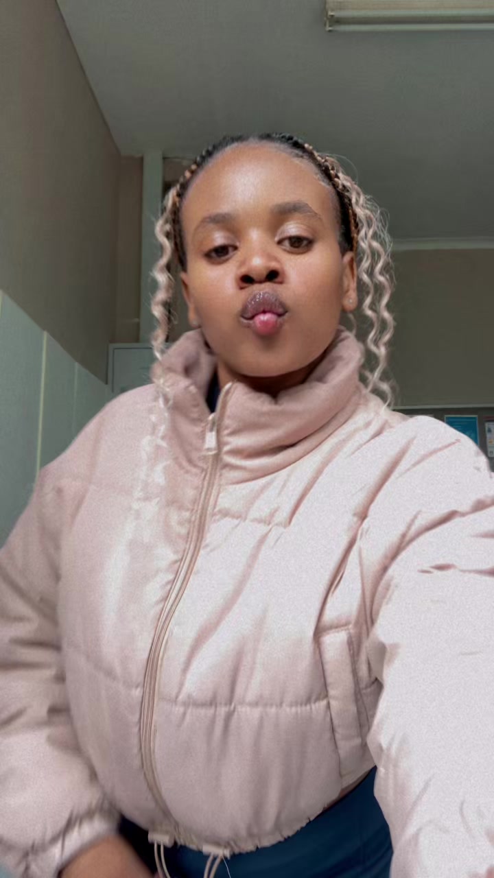 @L&egrave;&euml; Mnguni