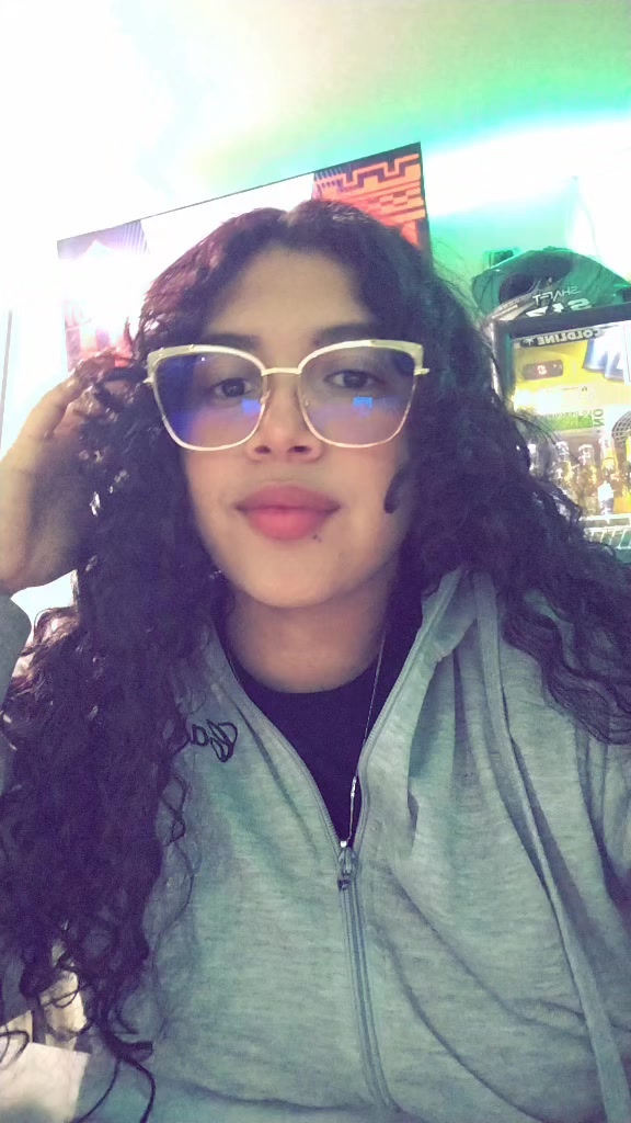 @Mónica🖤.