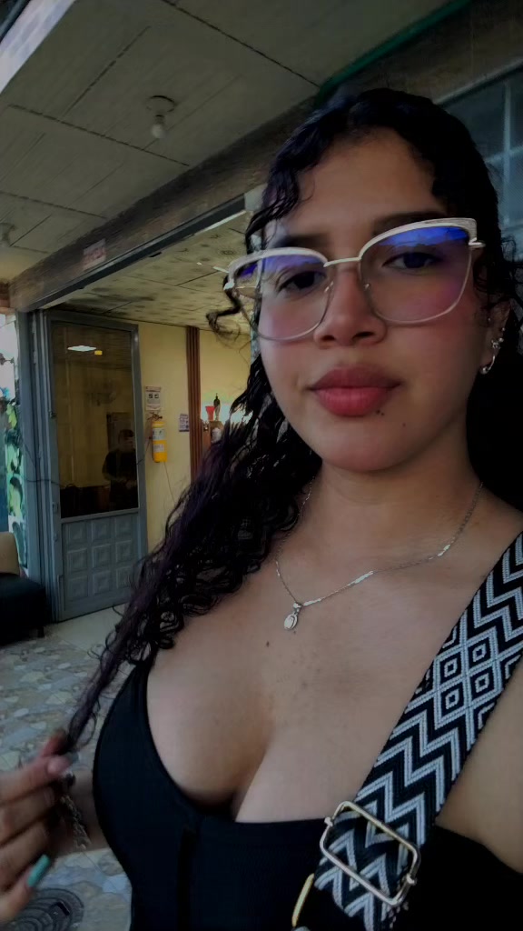 @Mónica🖤.