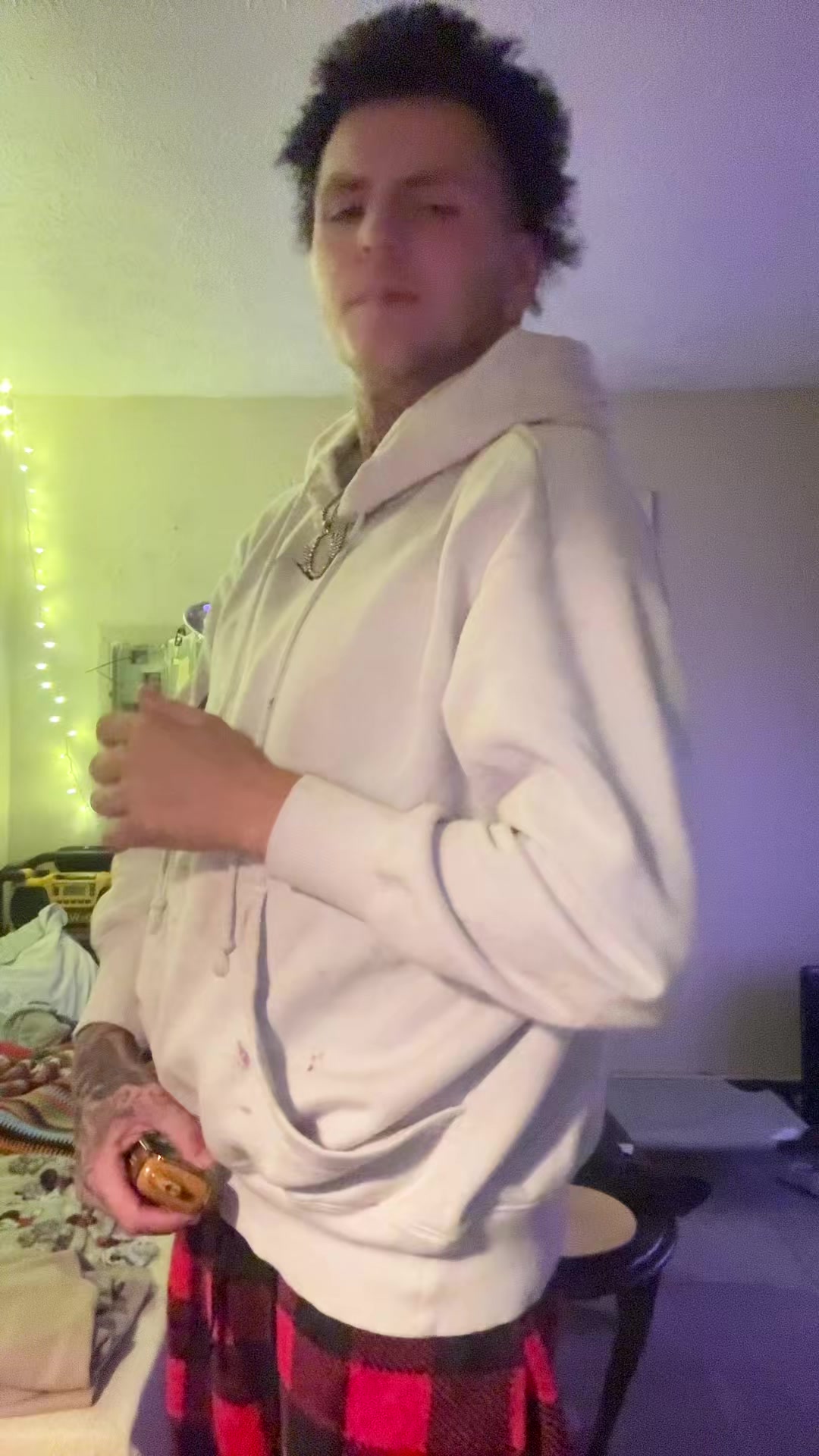 @WhiteBoiRiRi
