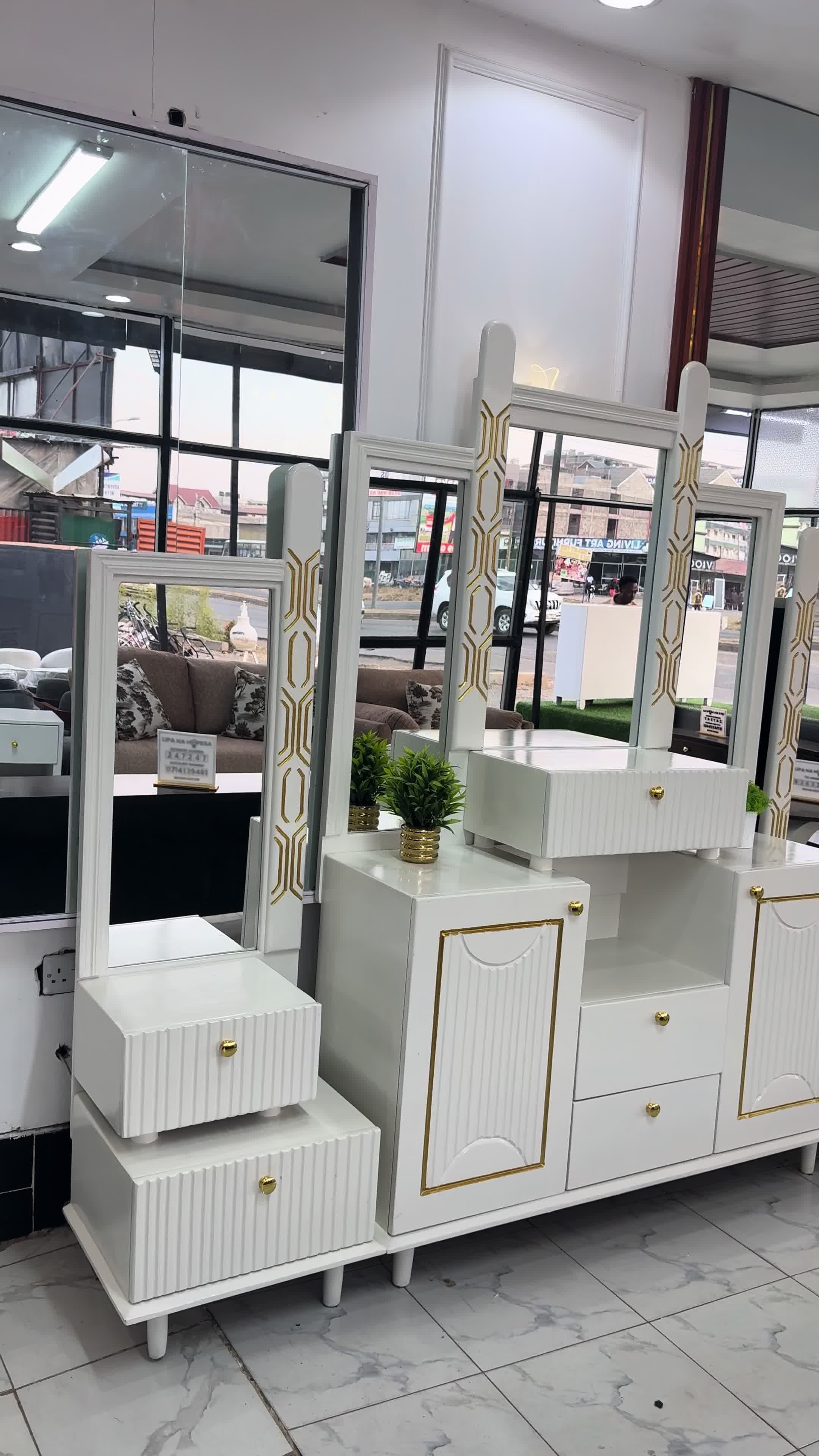 @BRANDDECOR_INTERIORS