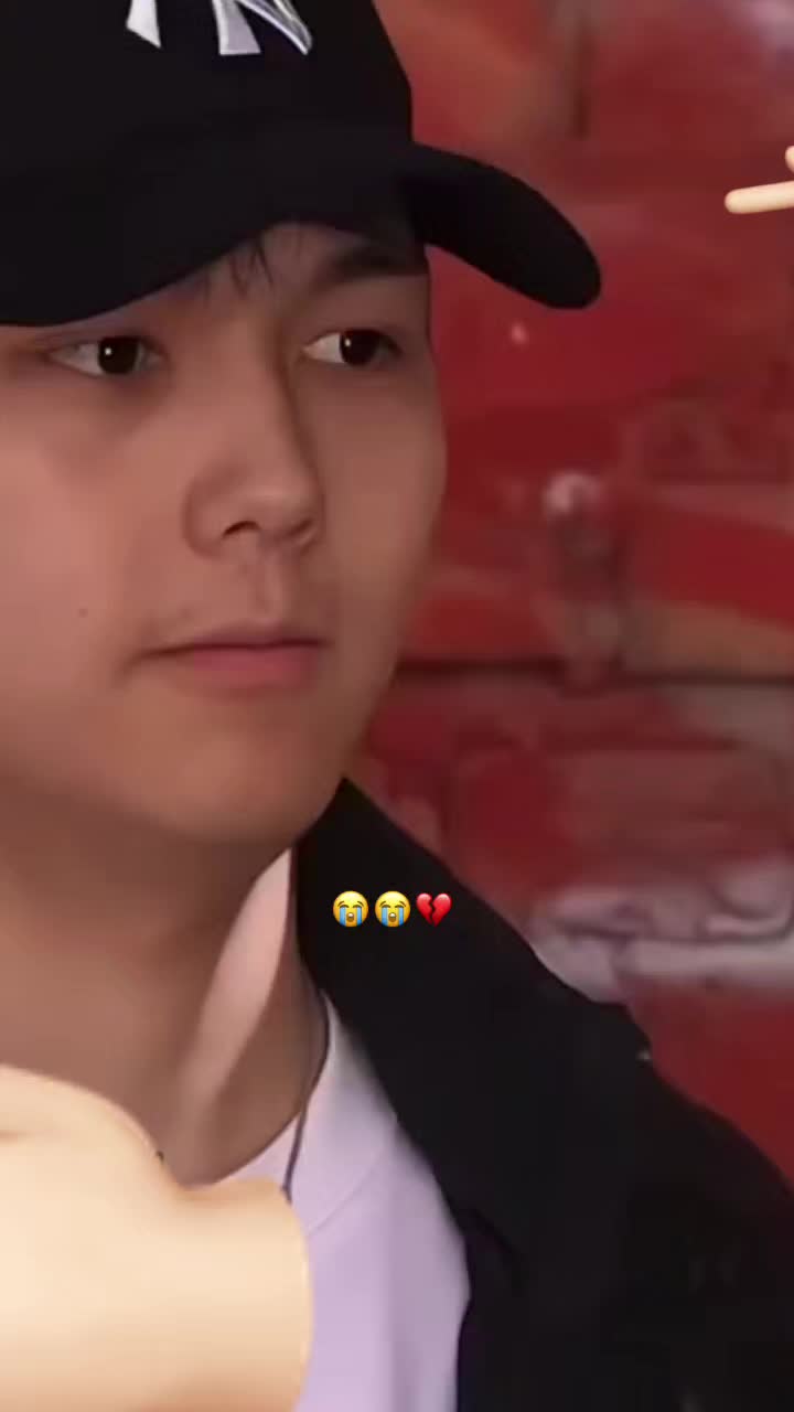 @𝐴𝑖𝑠𝑆𝑎𝑑𝑟𝑖𝑛𝑔💫