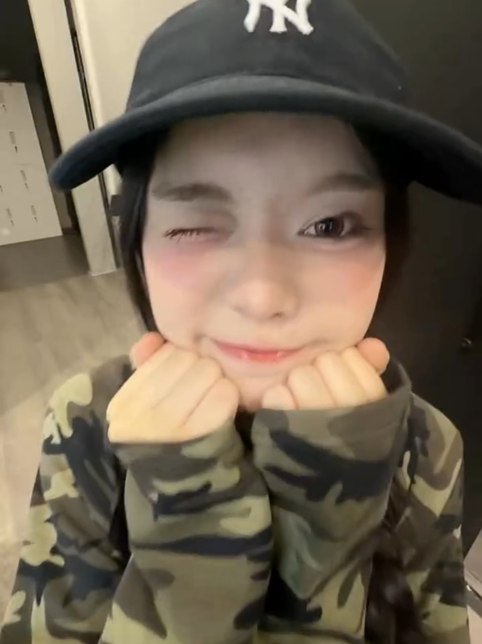 @T