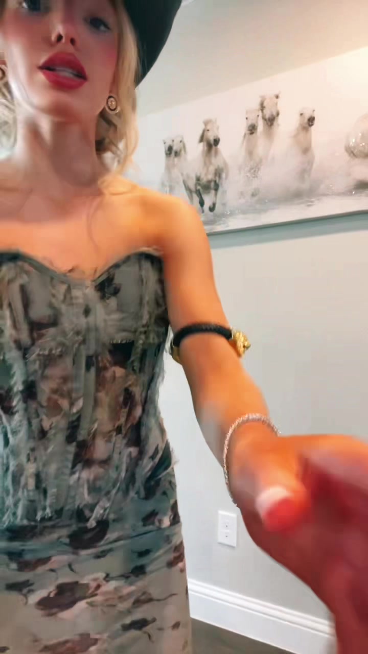 @👸🏼𝓠𝓾𝓮𝓮𝓷 𝓫🐝