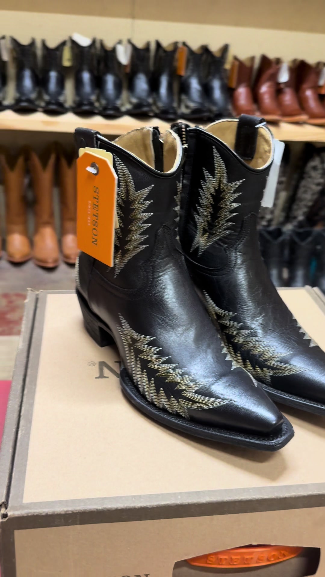 @4L Western Wear