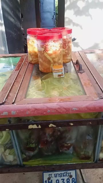 @ម៉ាក់សិទ្ធ លក់ម្ជូរ