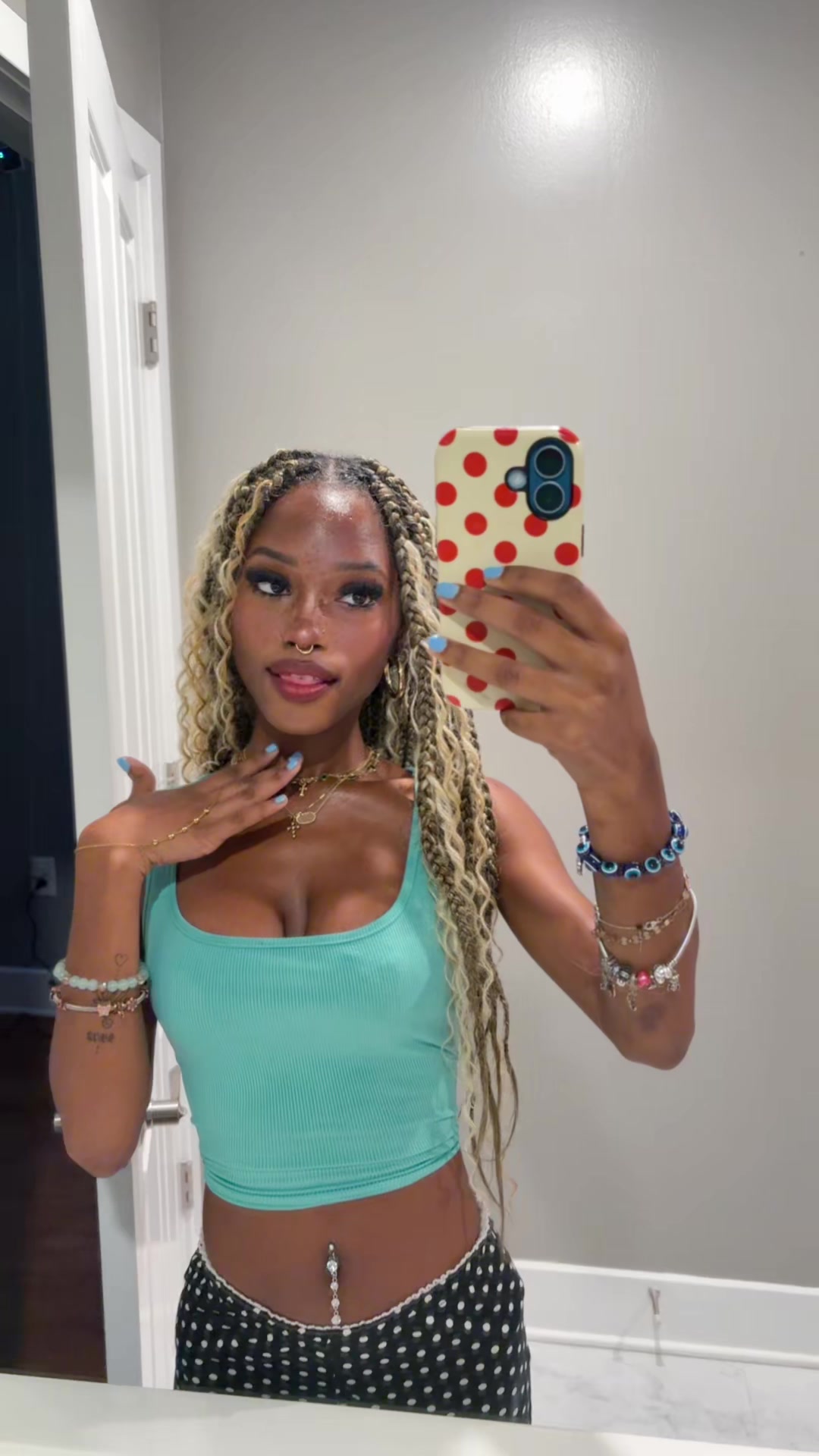 @bareleehere