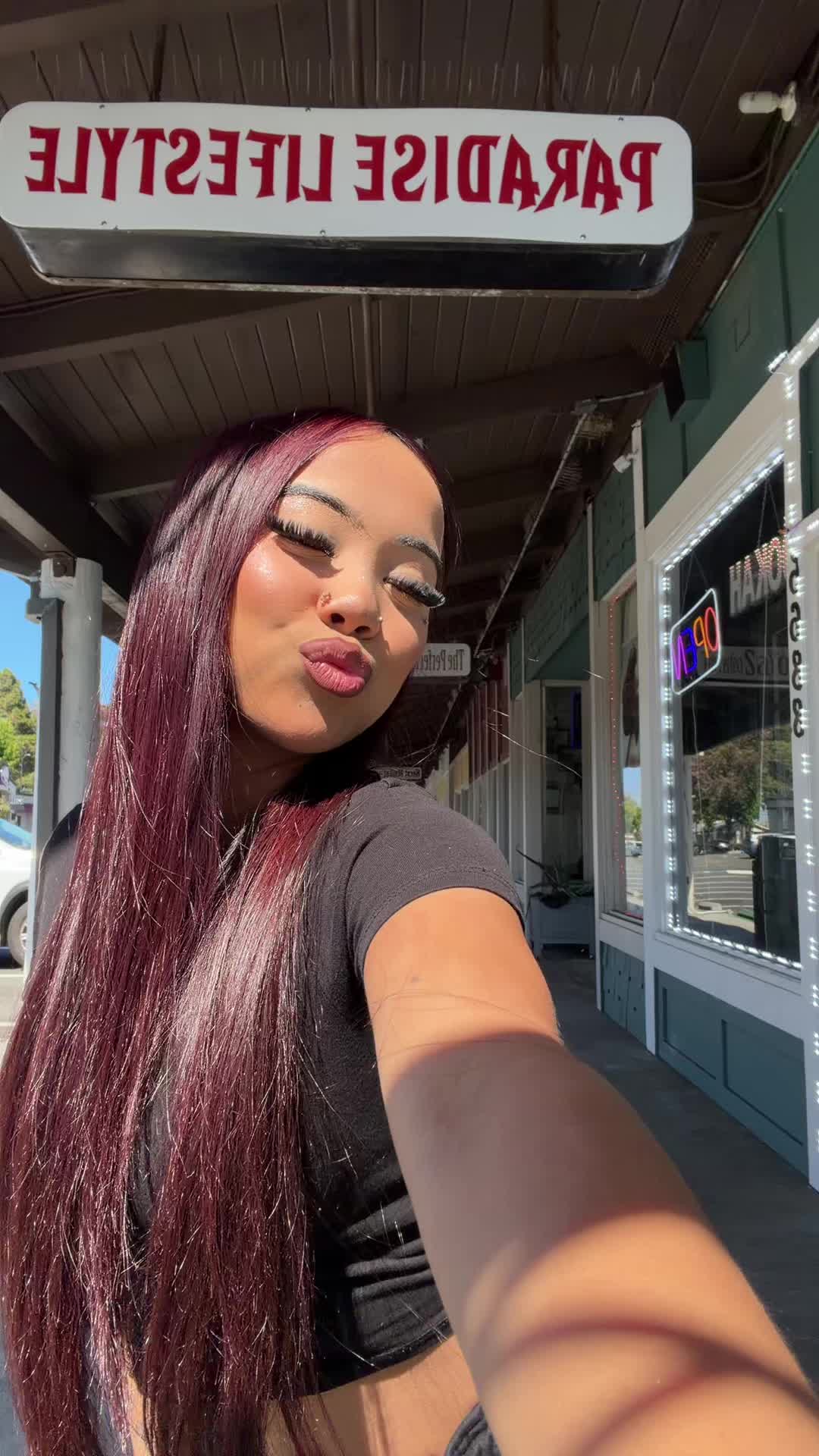 @aj 🧎🏻&zwj;♀️
