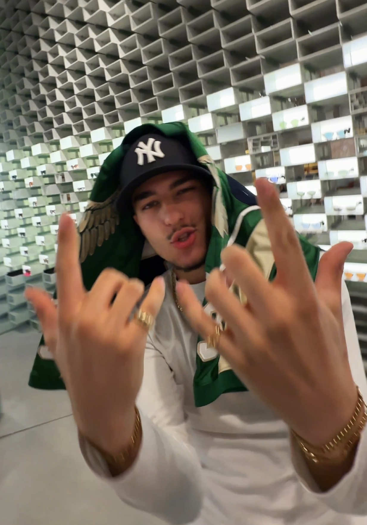 @DAKEEZ
