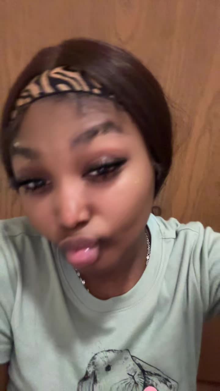 @𝐏𝐫𝐞𝐭𝐭𝐲𝐠𝐢𝐫𝐥._ℒ𝒶𝓇𝒾