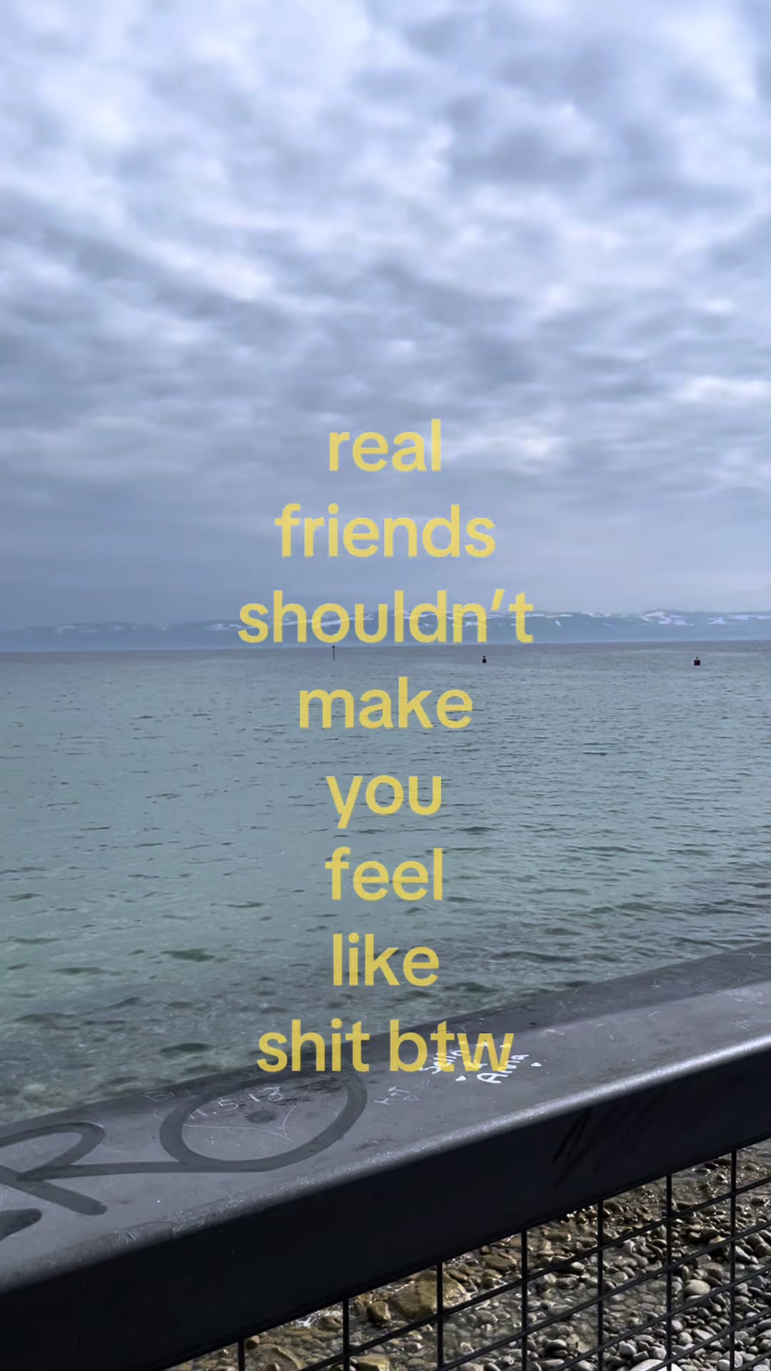 @￴
