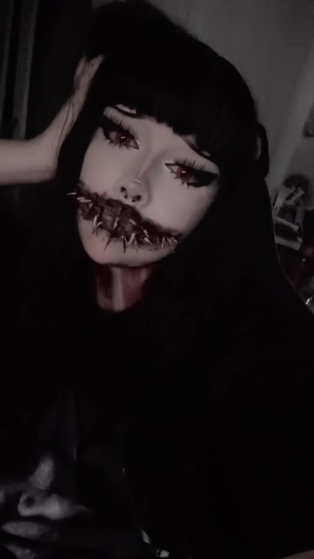 @𖤐