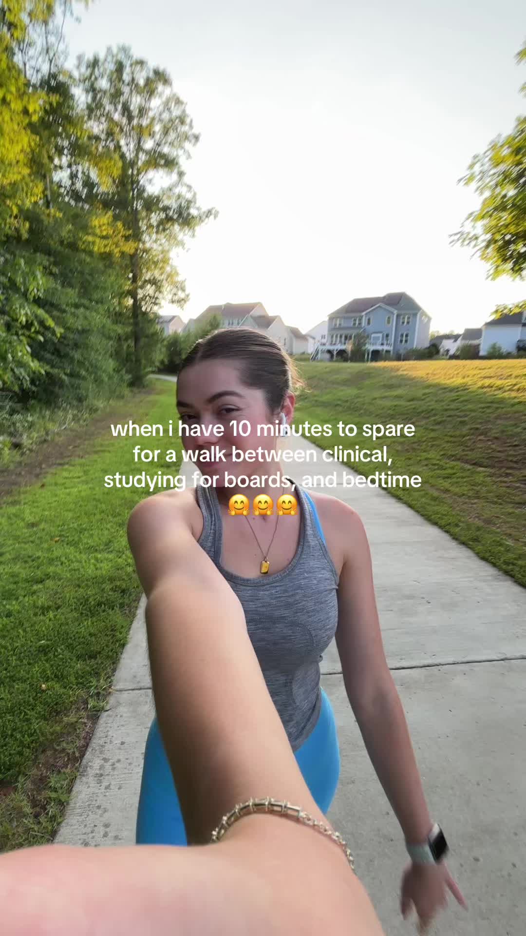 @bella