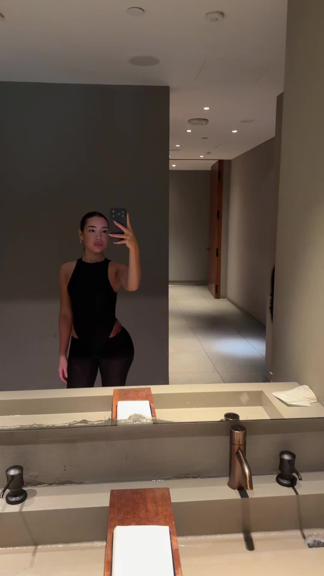 @Bella