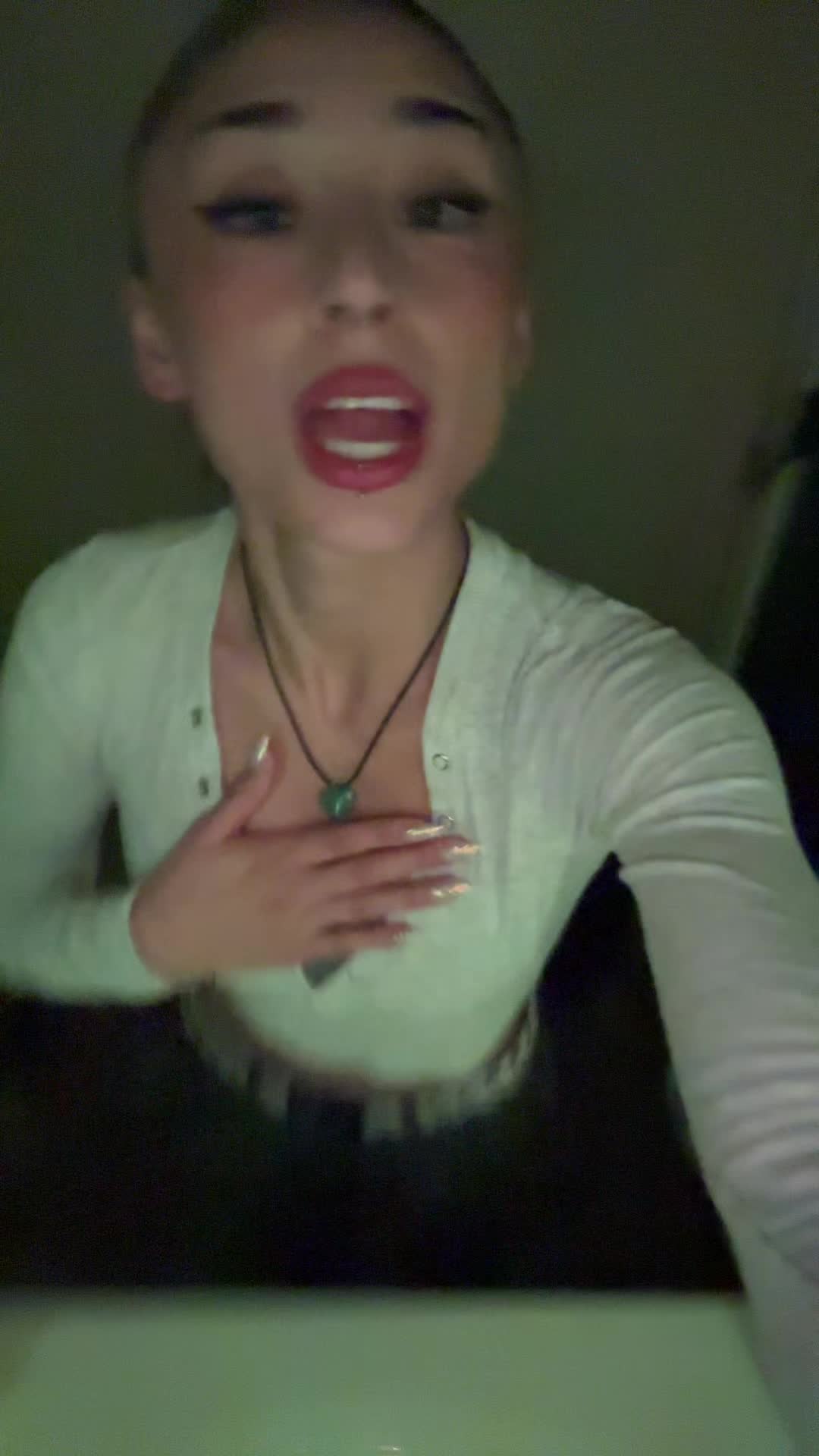 @Bellaa