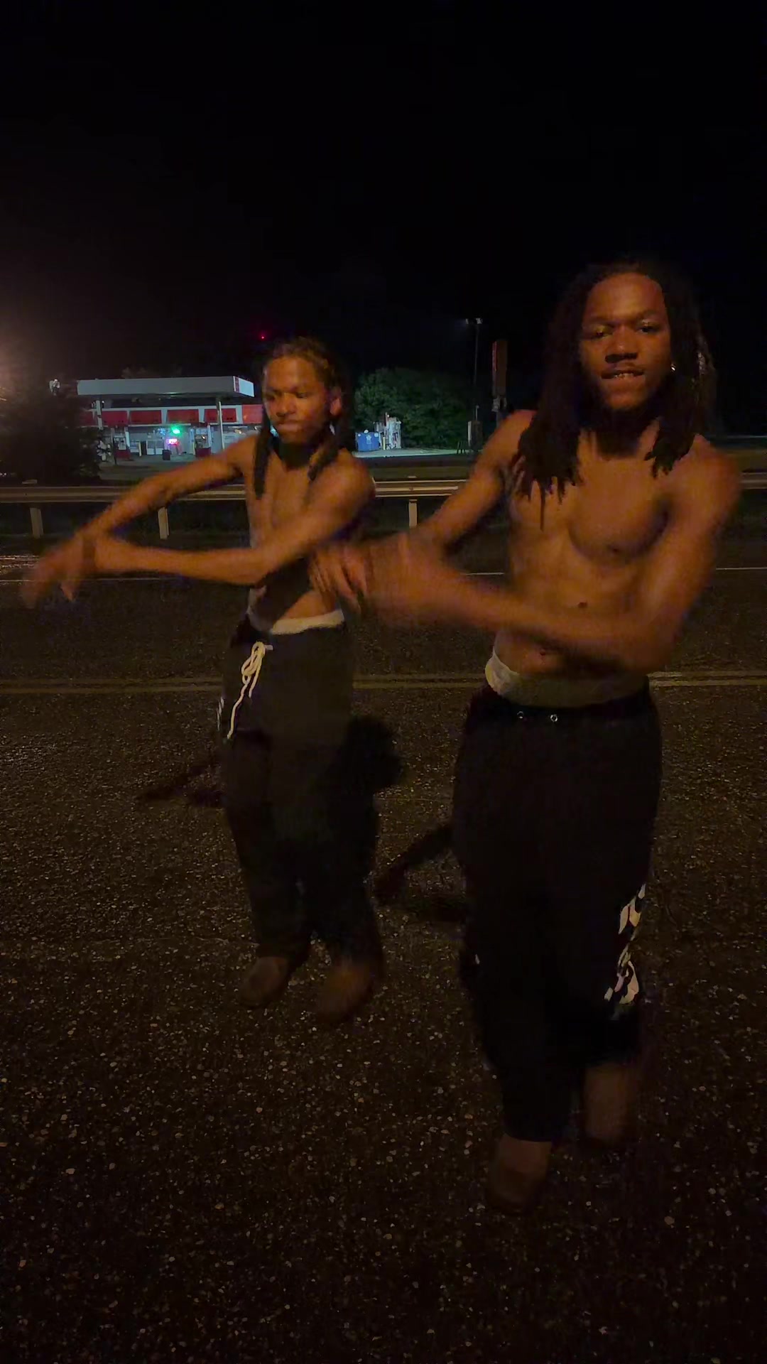 @Ghettotwins_