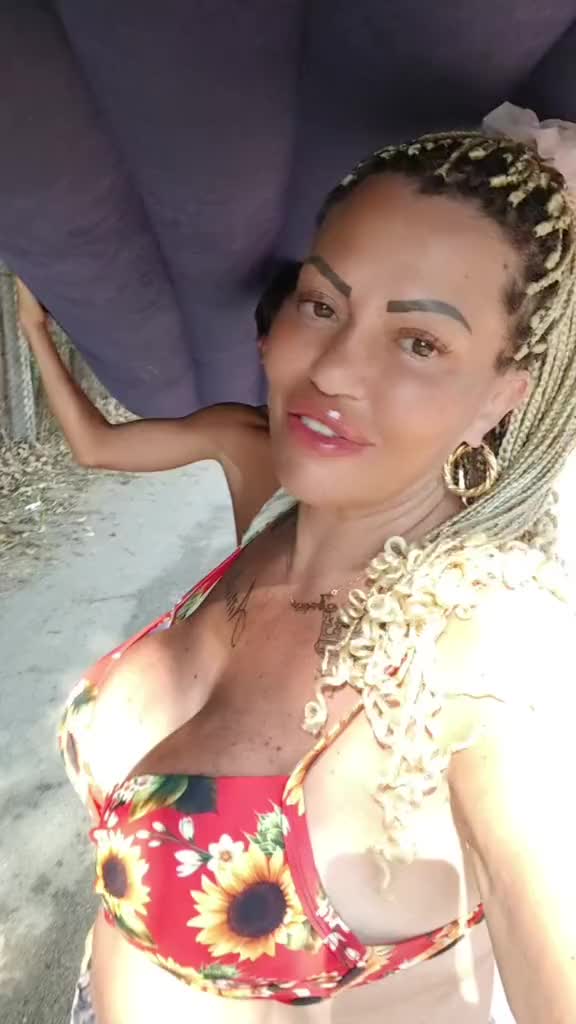 @ChanelFerone