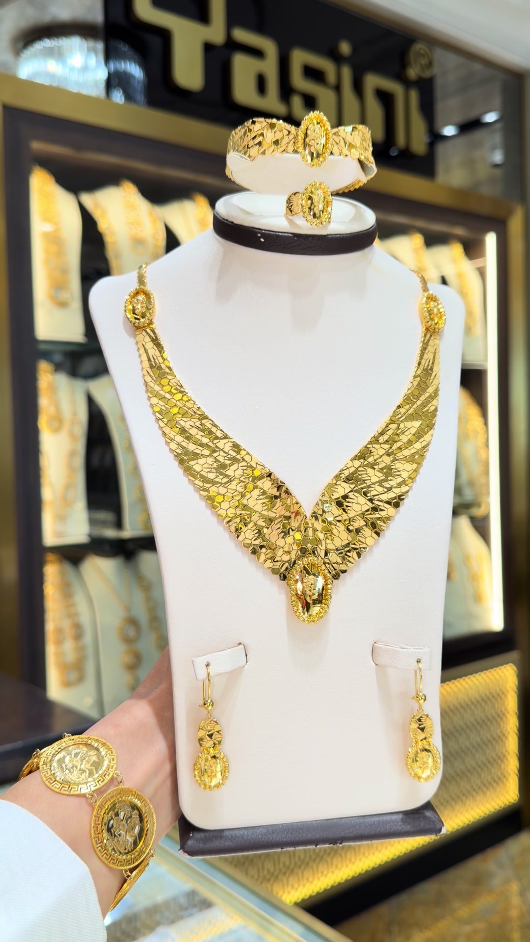 @Yasini Jewelers