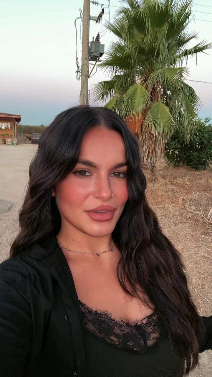@𝑨𝑵𝑵𝑨 𝑴𝑨𝑵𝑬𝑳𝑳𝑰