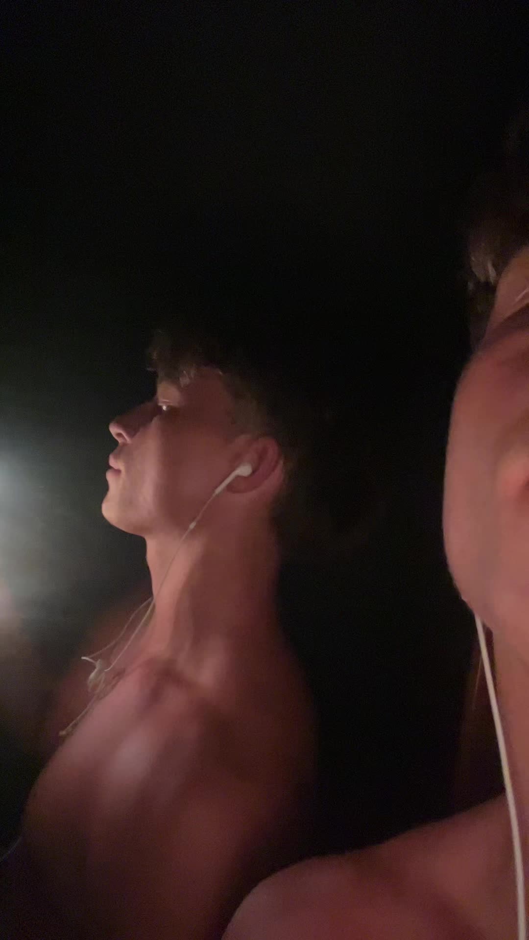 @Ice 🧊