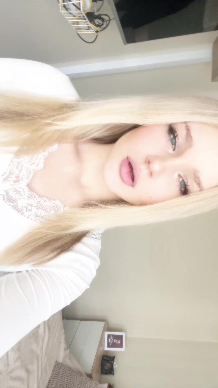 @blondinka
