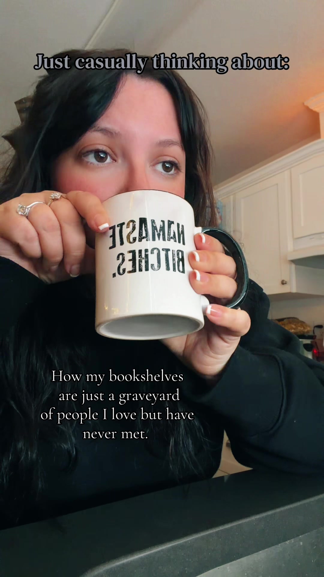 @Danielle Reads 📚☕️ 🧸