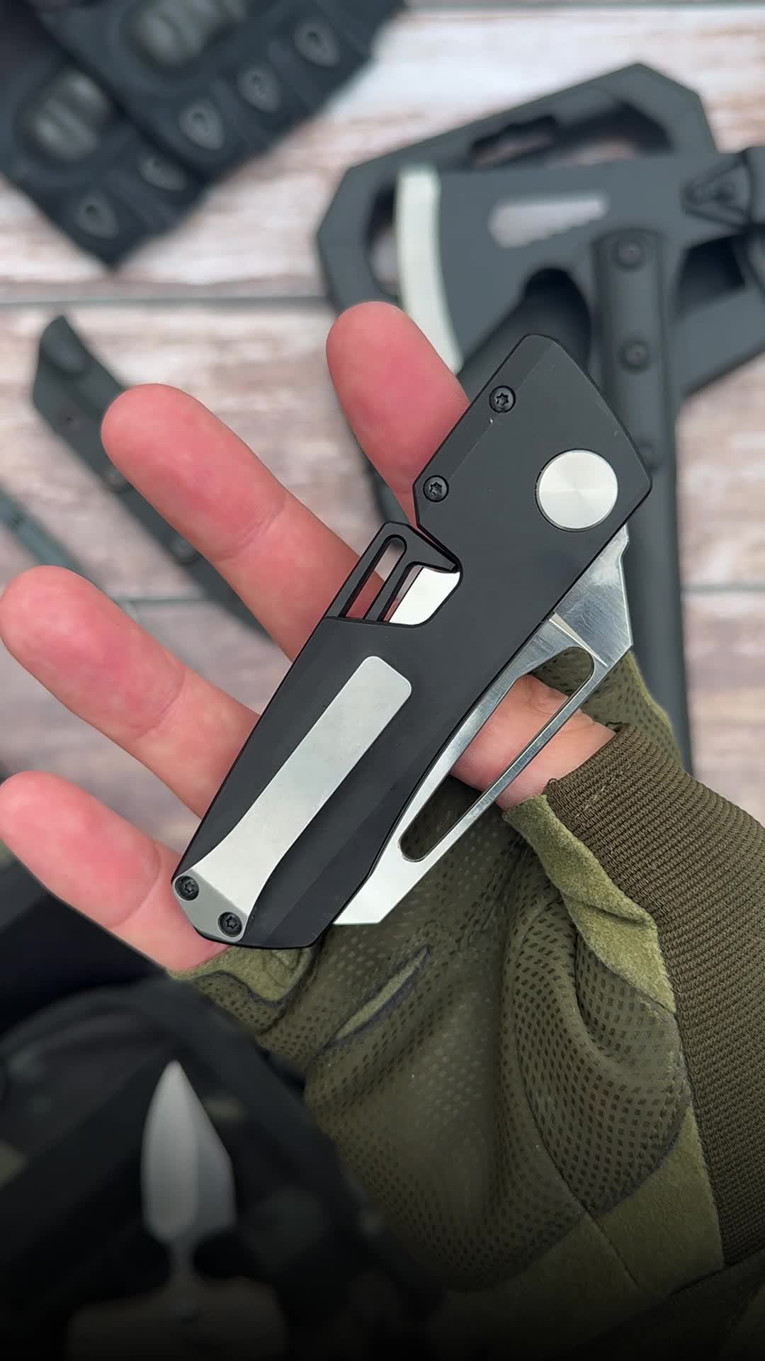 @survival.knives