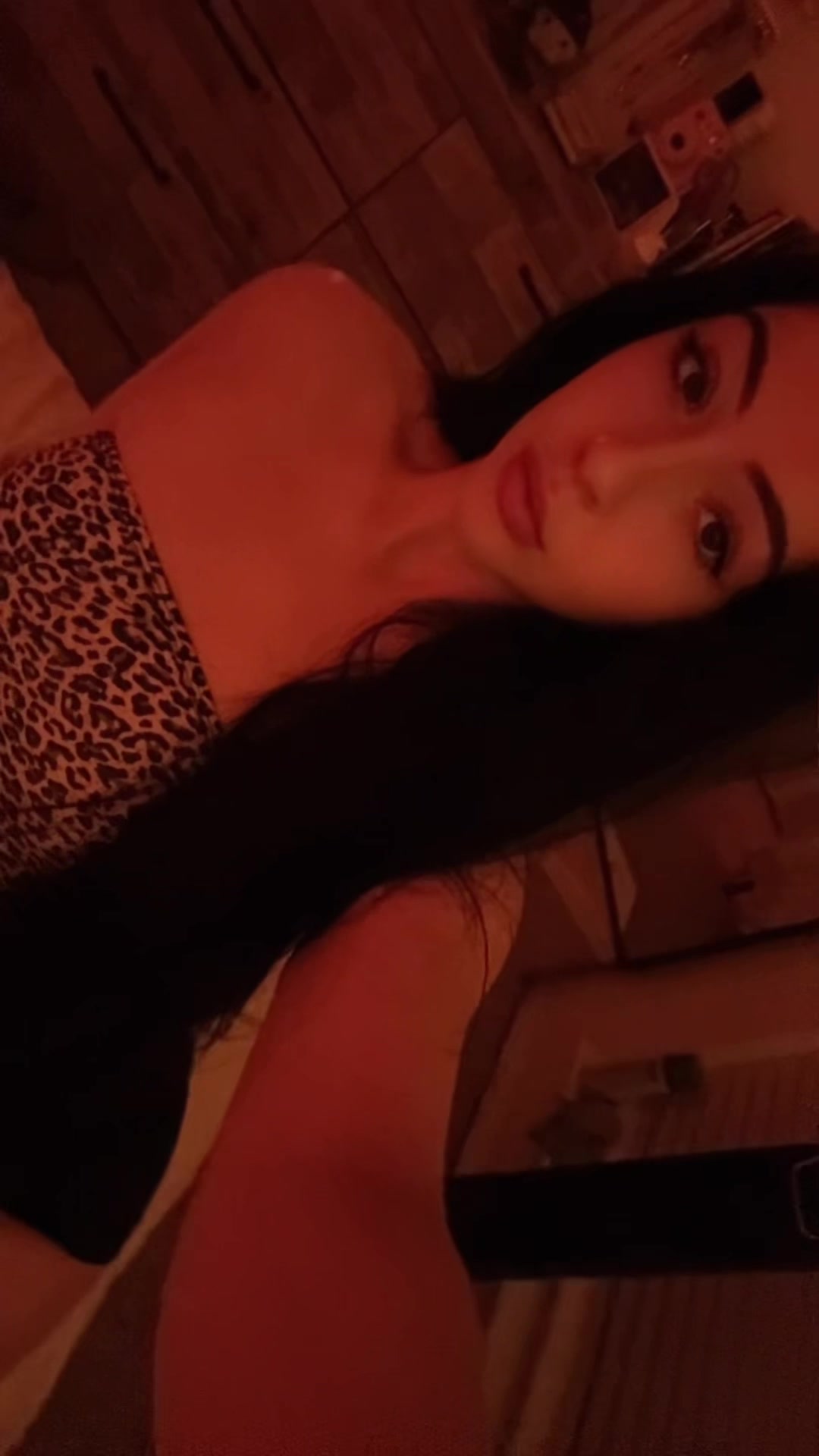 @🫦