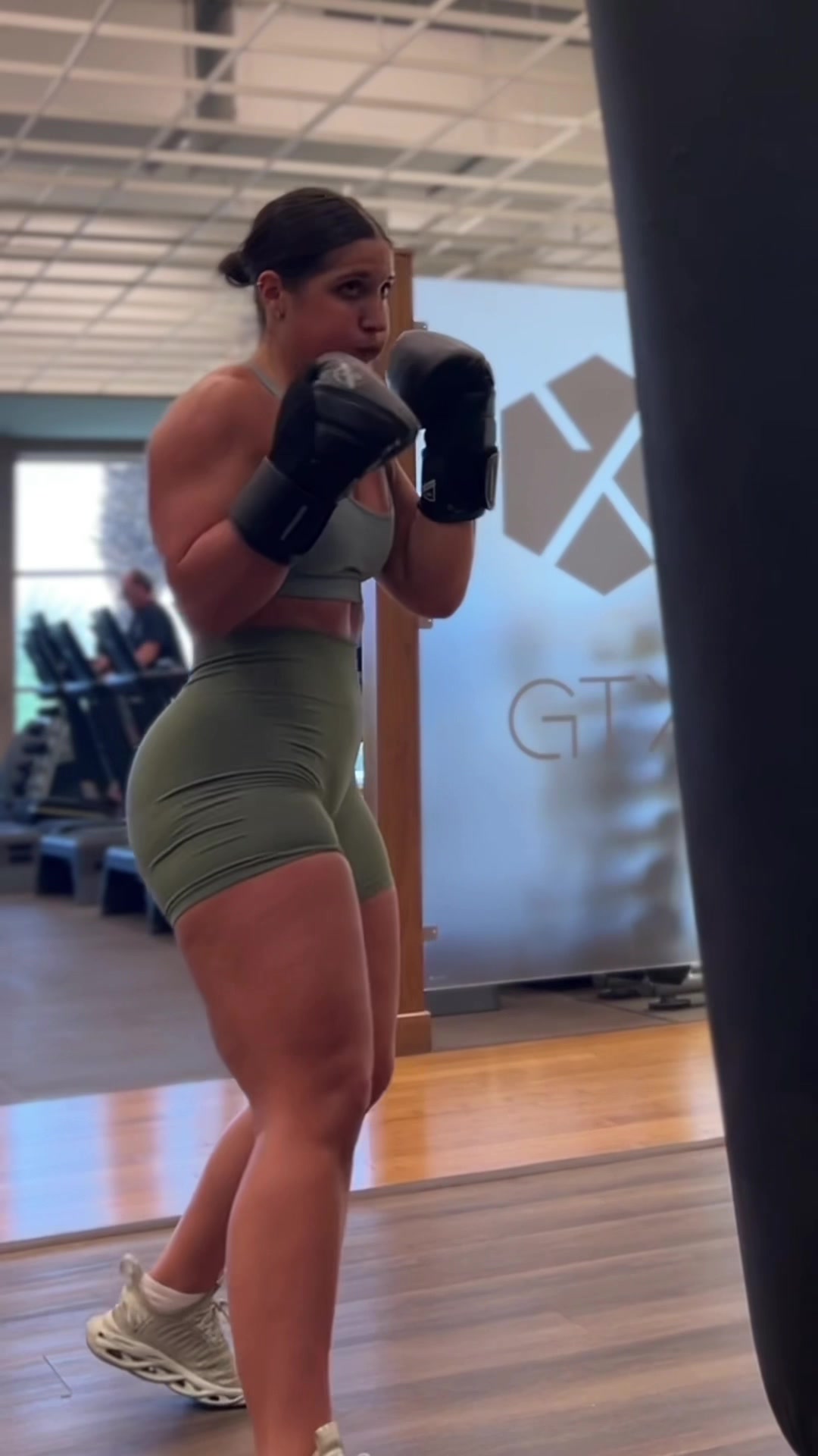 @alivewithzahra