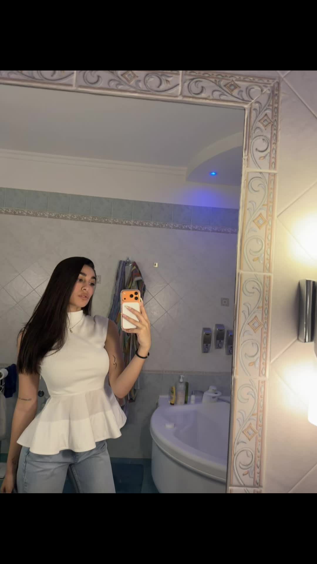 @lucrezia sorrentini