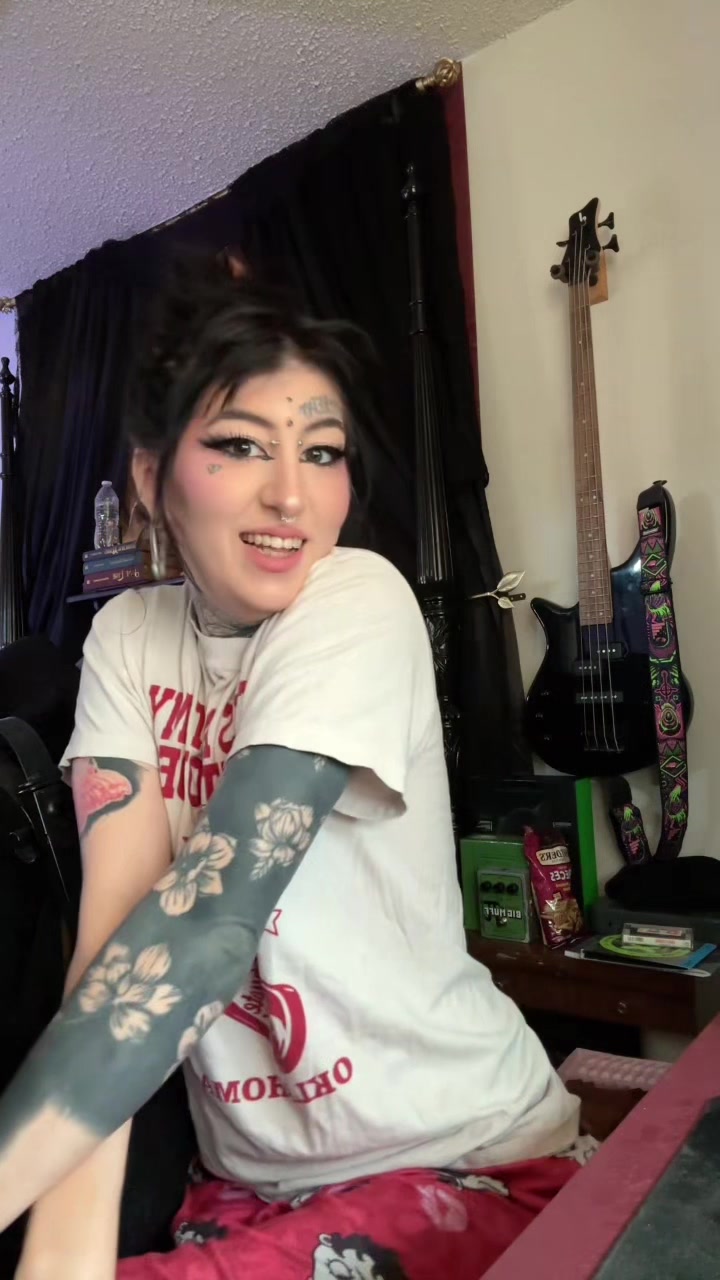 @Shyla🦇