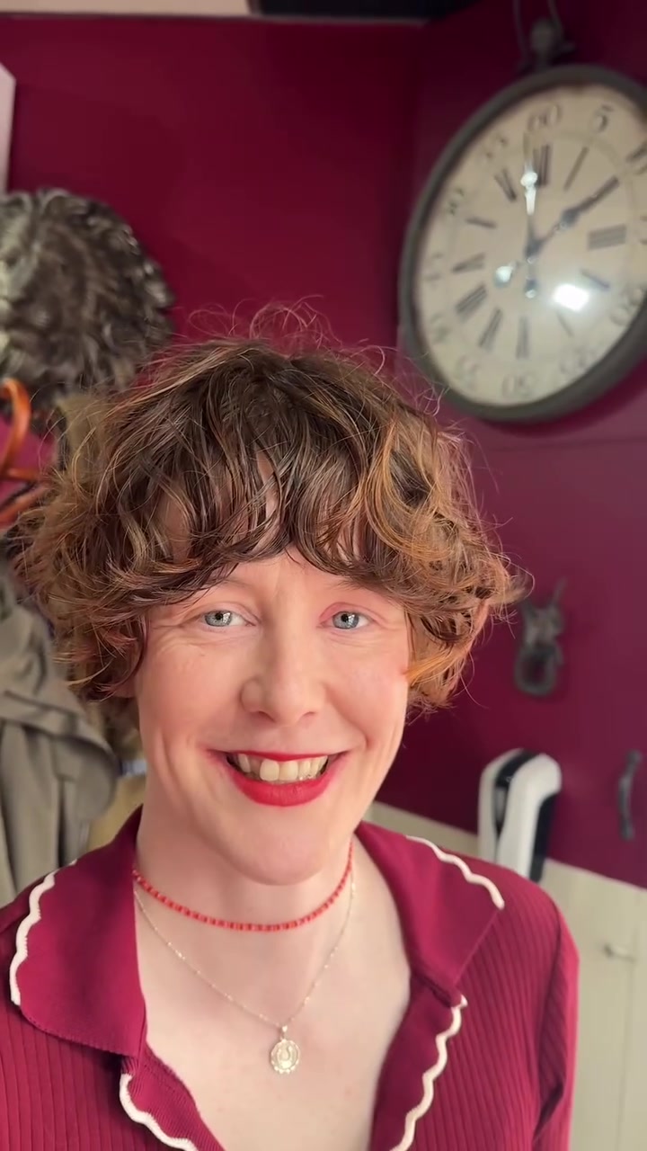 @Short Hair Cutting Specialist