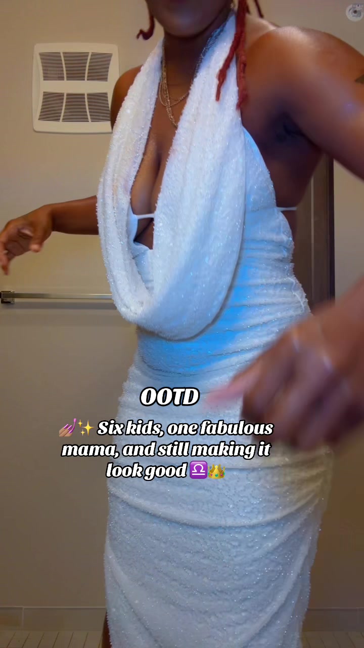 @deedivinegoddess