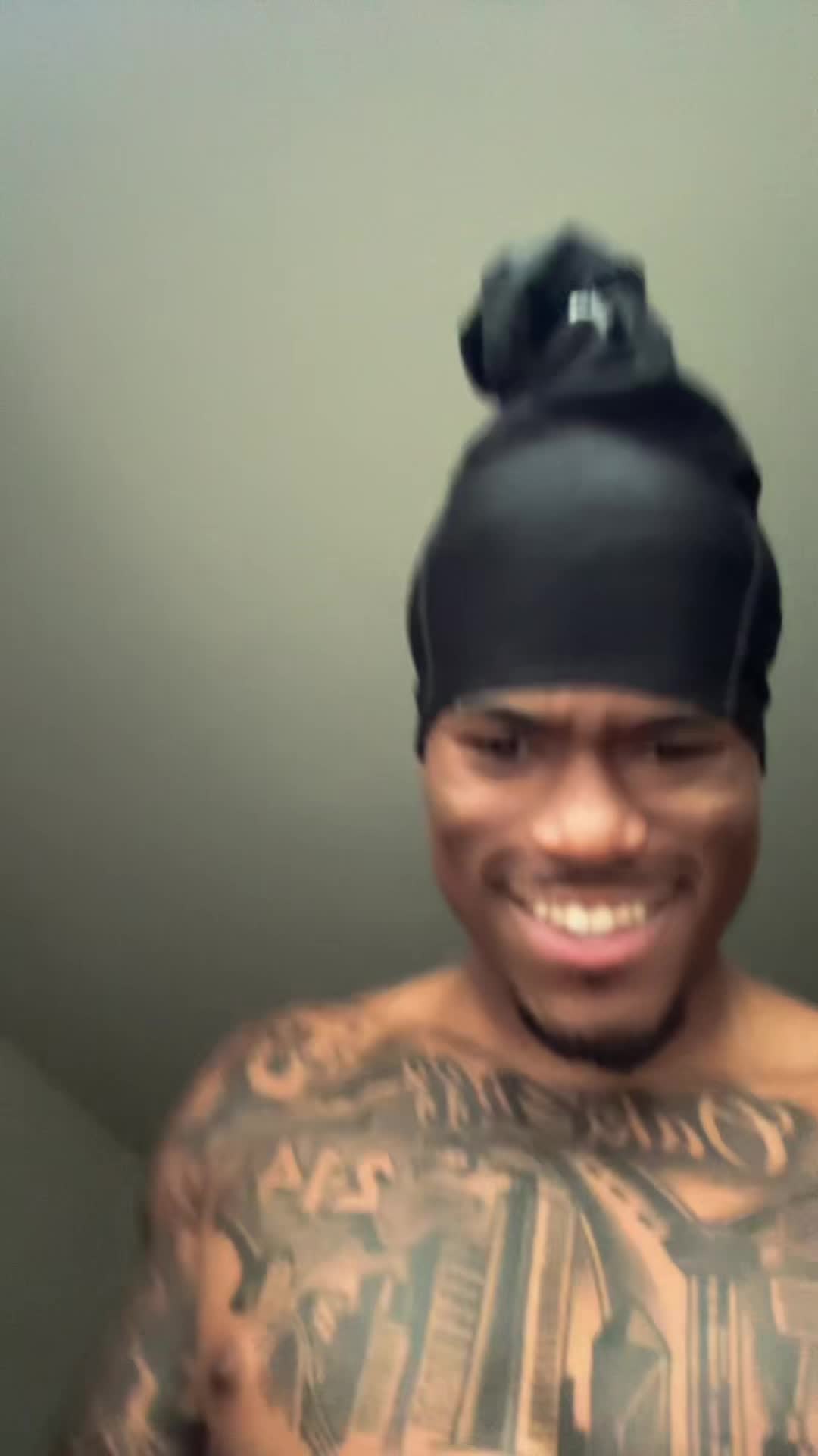 @Laarayy