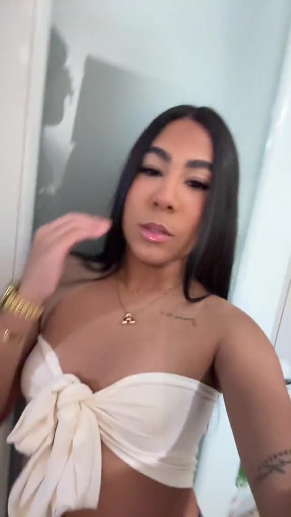 @alanisthais_