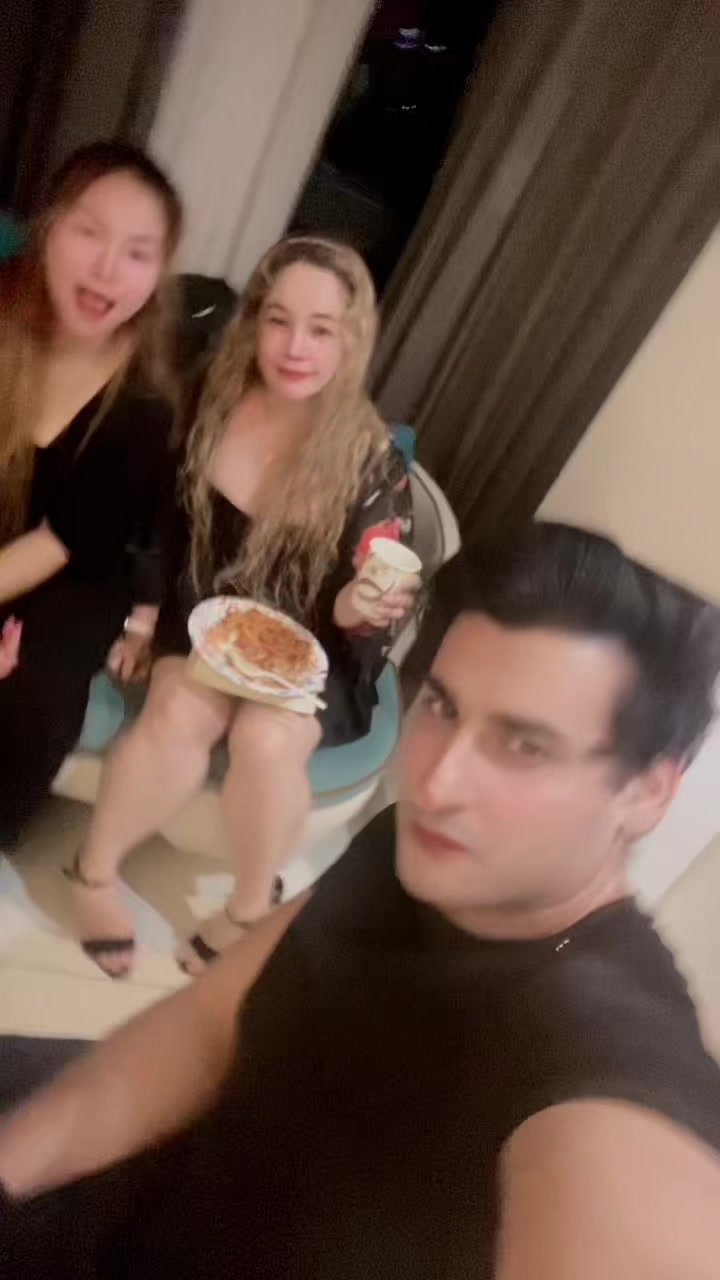@𝓗𝓪𝓷𝓭𝓼𝓸𝓶𝓮 𝓑𝓾𝓽𝓽 🇵🇰
