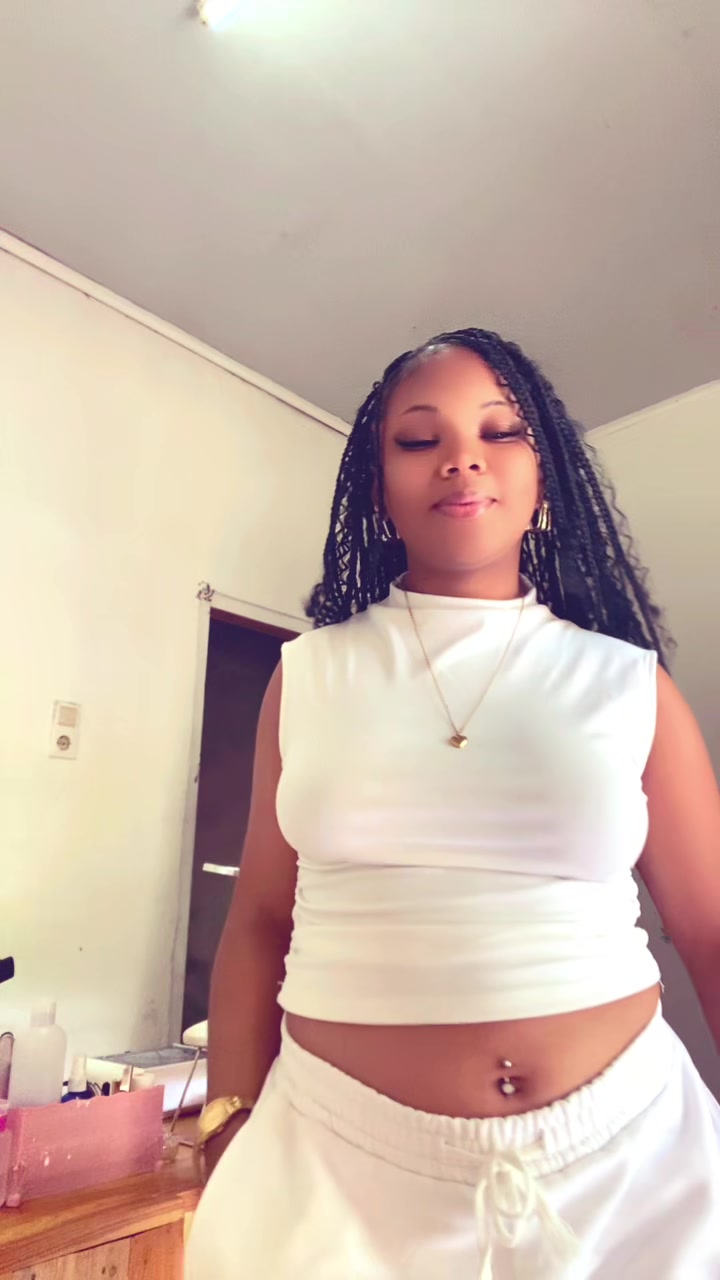 @urlove._ella